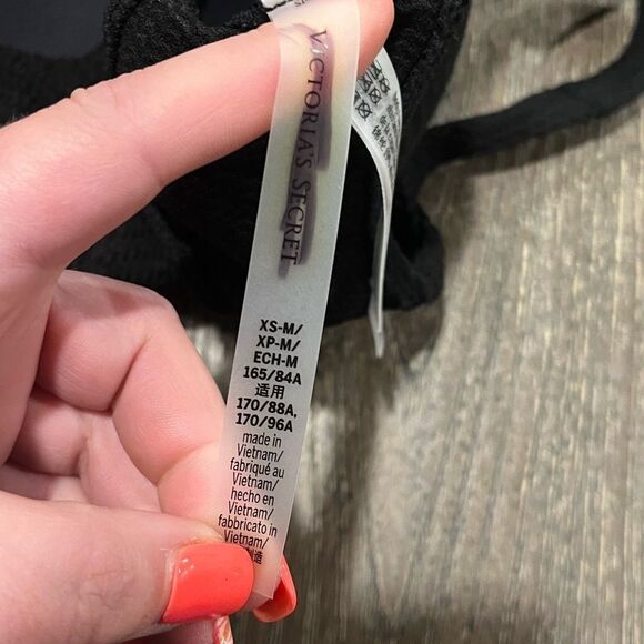 NWOT Victoria’s Secret Swimsuit Top Padded Pullover Adjustable Strap Black XS-M - Picture 3 of 4